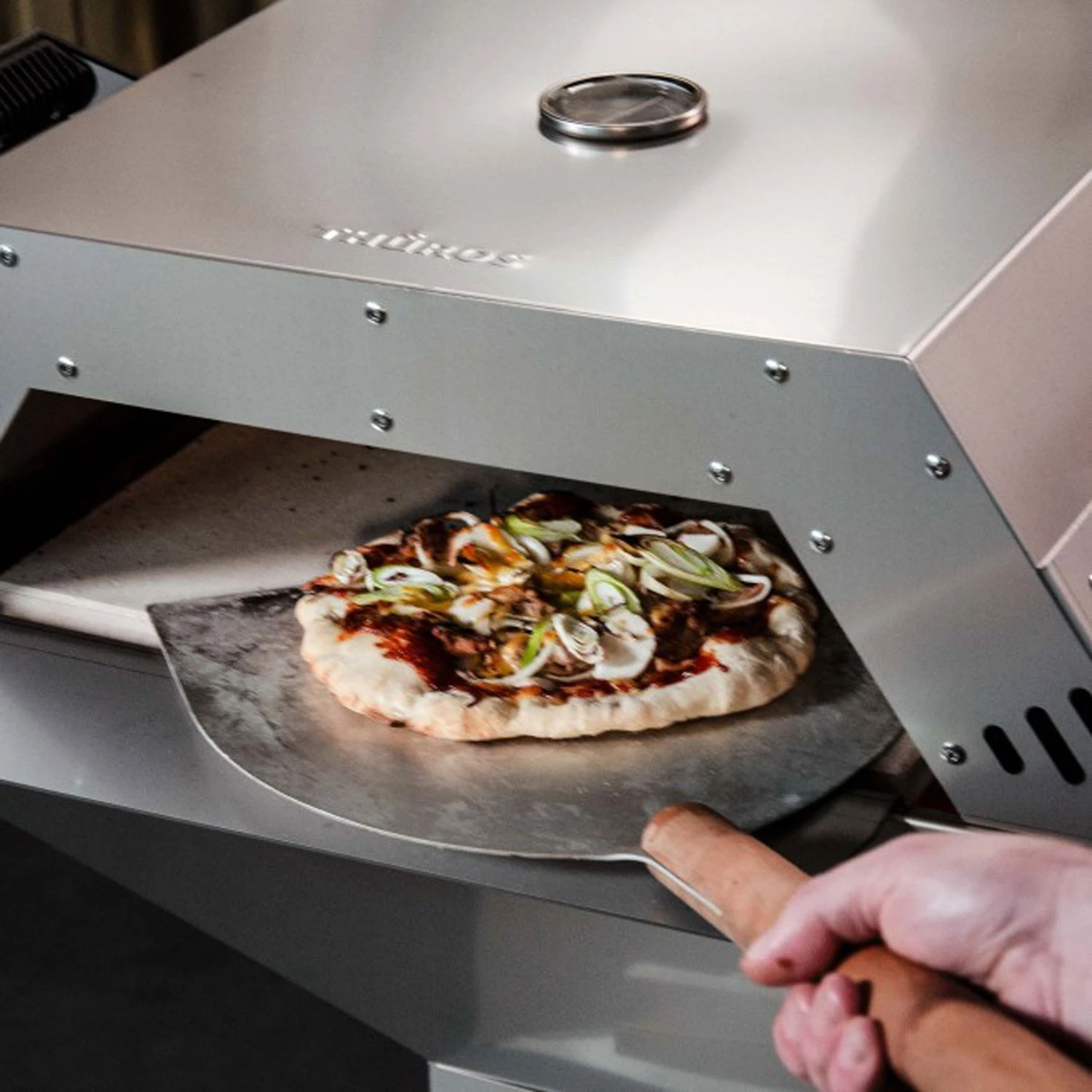 Thüros Pizzahaube Inkl. Pizzastein Und Halter Für Thüros T4 4 Thüros Pizzahaube Inkl. Pizzastein Und Halter Für Thüros T4 – Bild 4
