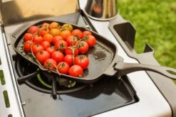 Napoleon Gusseiserne Pfanne Mit Holz Untersetzer - Auslaufartikel -Outdoor-Grillladen 56008 Napoleon Gusseiserne Pfanne