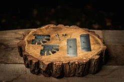 Axtschlag Flammlachsbrett Essential Line Birke - Schraubhalterung - Mit Halterung Für Feuerschalen Und Feuertonnen -Outdoor-Grillladen Axtschlag Essential Flammlachsbrett Halterung Edestahl