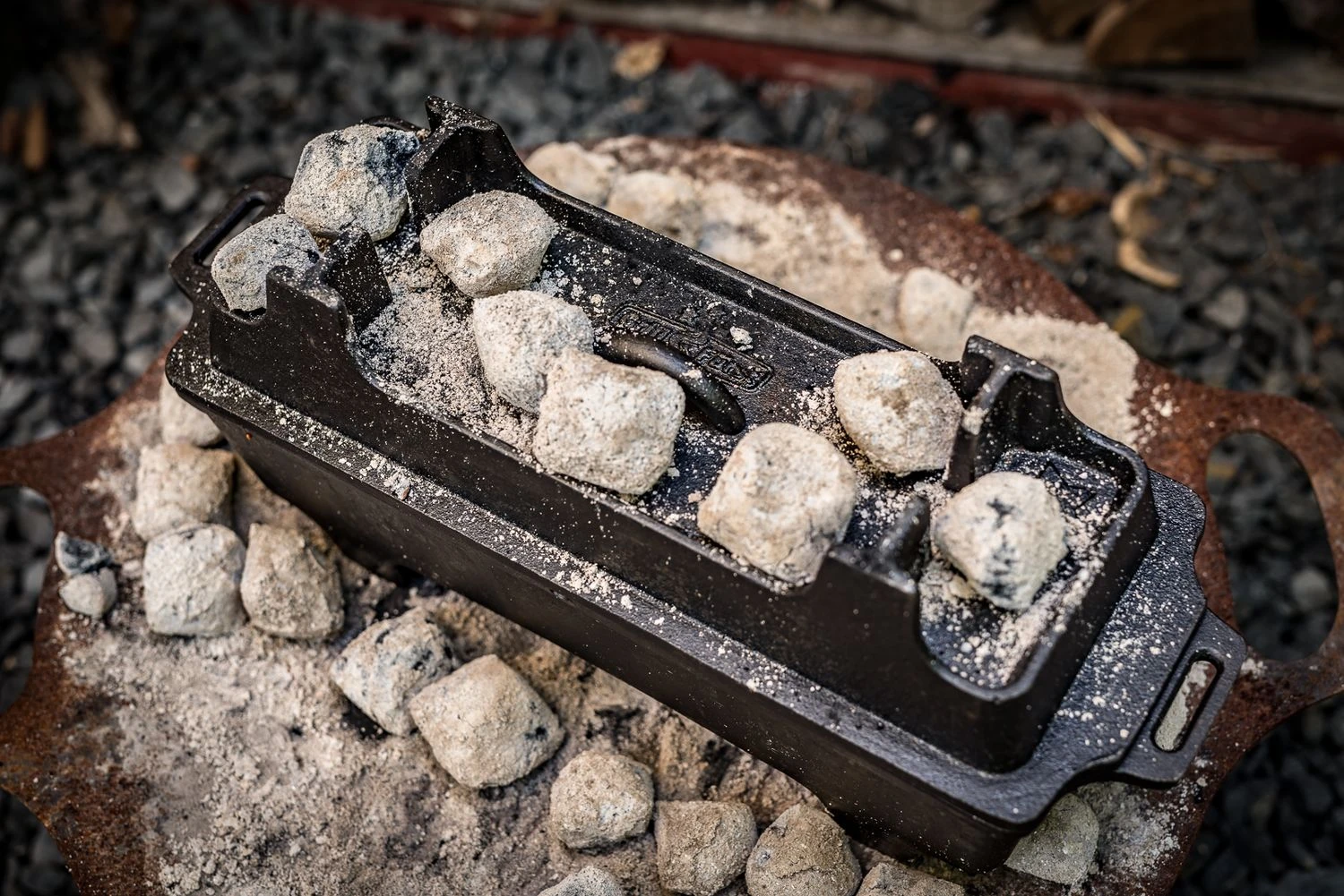 Grillfürst Dutch Oven Set BBQ Kastenform BK4 Aus Gusseisen - X-DEAL Inkl. Tragetasche / Aufbewahrungstasche, Gusseisen Pflege Und Deckelheber 6 Grillfürst Dutch Oven Set BBQ Kastenform BK4 Aus Gusseisen - X-DEAL Inkl. Tragetasche / Aufbewahrungstasche, Gusseisen Pflege Und Deckelheber – Bild 6