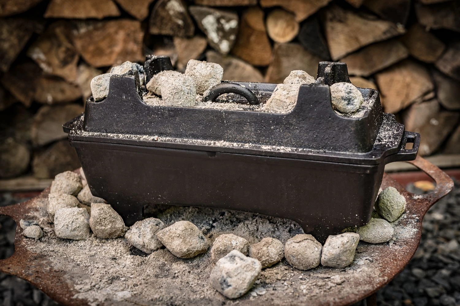 Grillfürst Dutch Oven Set BBQ Kastenform BK4 Aus Gusseisen - X-DEAL Inkl. Tragetasche / Aufbewahrungstasche, Gusseisen Pflege Und Deckelheber 7 Grillfürst Dutch Oven Set BBQ Kastenform BK4 Aus Gusseisen - X-DEAL Inkl. Tragetasche / Aufbewahrungstasche, Gusseisen Pflege Und Deckelheber – Bild 7