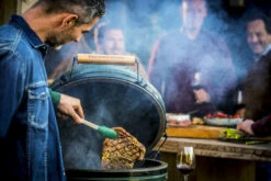 Big Green Egg Large Keramikgrill Starter - Paket -Outdoor-Grillladen Big Green Egg Keramikgrill Premium Deckelgriff Logo