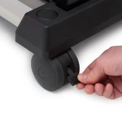 Broil King Baron 490 Black Gasgrill Inkl. Drehspieß - Modell 2023 - SMART Deal Inkl. Grillfürst Grill Control -Outdoor-Grillladen Broil King Gasgrill 875282 BARON490 CASTER 01