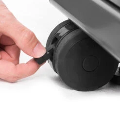 Broil King Regal S490 PRO IR Gasgrill - Modell 2023 - SMART Deal Inkl. Grillfürst Grill Control -Outdoor-Grillladen Broil King Regal Rolle feststellbar 1