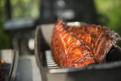 Broil King Rib Roaster / Gusseisen Kastenform -Outdoor-Grillladen Broil King Spare Rib Roaster 69615