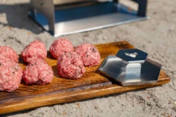 Fennek Smasher / Grillgewicht Edelstahl -Outdoor-Grillladen Fennek Burger Smasher Patties vorbereitet