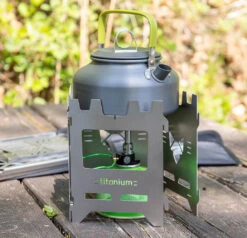 Fennek Hobo Kocher Premium Zum Klappen / Titan Mit Tasche Und Aschewanne -Outdoor-Grillladen Fennek Hobo Kocher Premium Titan Lifestyle
