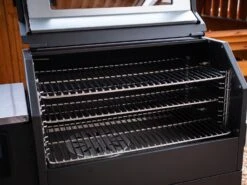 Grillfürst Pelletgrill / Pelletsmoker S280 -Outdoor-Grillladen Grillfuerst Pelletgrill Garraum geoeffnet
