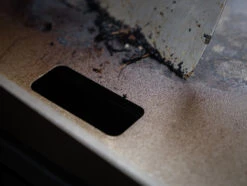 Grillfürst Plancha Grill - 2 Brenner Mit Insgesamt 7 KW Und Edelstahl Plancha - Inkl. 2 Stk. Plancha Spatel Und Grillzange 25 Grillfürst Plancha Grill - 2 Brenner Mit Insgesamt 7 KW Und Edelstahl Plancha - Inkl. 2 Stk. Plancha Spatel Und Grillzange -Outdoor-Grillladen Grillfuerst Plancha Grill Ablaufoeffnung