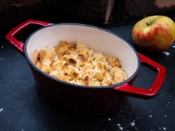 Grillfürst Dutch Oven Sternentöpfchen / Gusseisen Bräter - Emailliert - S - Rot -Outdoor-Grillladen Grillfuerst Sternentoepfchen S rot Apfelkuchen