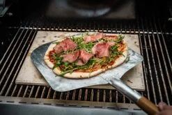 Grillfürst G520G 5-Brenner Gasgrill - 1. FC Köln Edition - Gusseisenroste -Outdoor-Grillladen Koeln Grill Edelstahlroste Pizza backen