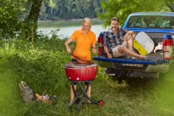 LotusGrill XXL - Holzkohle Grillstation - Feuerrot -Outdoor-Grillladen LotusGrill XXL Feuerrot unterwegs Campinggrill