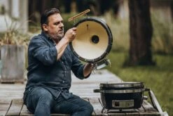 Monolith ICON Black Keramikgrill Tischgrill Inkl. Gestell -Outdoor-Grillladen Monolith Keramikgrill Icon Deckel abnehmbar