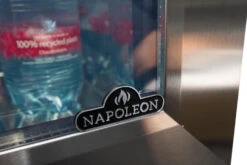 Napoleon Outdoor - Kühlschrank, 135 Liter, Linksdrehende Tür Mit Doppelverglasung Und LED Beleuchtung - Wasserdicht Nach IP24 22 Napoleon Outdoor - Kühlschrank, 135 Liter, Linksdrehende Tür Mit Doppelverglasung Und LED Beleuchtung - Wasserdicht Nach IP24 -Outdoor-Grillladen NFR135ORGL Napoleon Kuehlschrank doppelt verglast