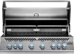 Napoleon 700-Series 44" BIG44 Edelstahl Einbaugrill Inkl. Drehspieß - Modell 2023 19 Napoleon 700-Series 44" BIG44 Edelstahl Einbaugrill Inkl. Drehspieß - Modell 2023 -Outdoor-Grillladen Napoleon Einbaugrill BIG44 Warmhalterost vorne