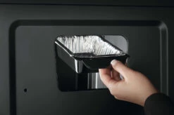 Napoleon Freestyle 365 Gasgrill, Graphit - Modell 2023 - X-DEAL Inkl. Drehspiess -Outdoor-Grillladen Napoleon Freestyle Fettschale 1