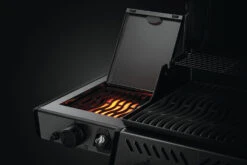 Napoleon Freestyle 365 Gasgrill, Graphit - Mit Sizzle Zone - Modell 2023 -Outdoor-Grillladen Napoleon Freestyle Sizzle Zone Infrarotbrenner Seitenablage