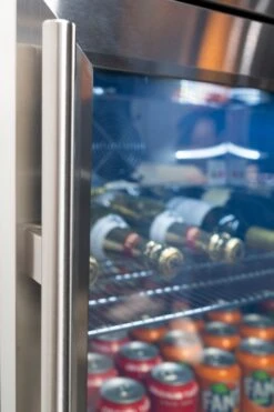 Napoleon Outdoor - Kühlschrank, 135 Liter, Rechtsdrehende Tür Mit Doppelverglasung Und LED Beleuchtung - Wasserdicht Nach IP24 -Outdoor-Grillladen Napoleon Kuehlschrank rechts Tuer NFR135ORGL