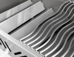 Napoleon Outdoor Küche Oasis Compact 105 Mit Prestige 500 Einbaugrill Und Einbau Sizzle Zone - Inkl. Arbeitsplatte Aus Feinsteinzeug -Outdoor-Grillladen Napoleon Oasis Compact P500 Edelstahlroste