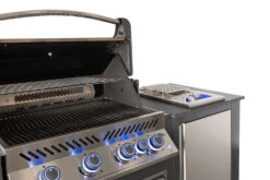 Napoleon Outdoor Küche Oasis Compact 105 Mit Prestige 500 Einbaugrill Und Einbau Sizzle Zone - Inkl. Arbeitsplatte Aus Feinsteinzeug -Outdoor-Grillladen Napoleon Oasis Compact P500 mit Sizzle Zone Seitenbrenner Set