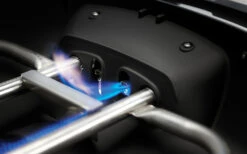 Napoleon Phantom TravelQ PRO285X Kompakt Gasgrill, Mattschwarz - Mit Klappbarem Wagen Inkl. Warmhalterost - Modell 2023 -Outdoor-Grillladen Napoleon Phantom TravelQ PRO285X jet fire zuendung