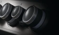 Napoleon Rogue SE 625 Edelstahl Gasgrill Mit Sizzle Zone Und Heckbrenner - SMART Deal Inkl. Grillfürst Grill Control - Modell 2023 -Outdoor-Grillladen Napoleon Rogue SE Drehknoepfe 1