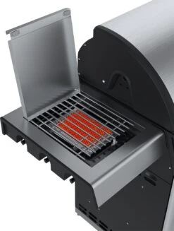 Outdoorchef Dualchef S 425 G Edelstahl Gasgrill Mit Seitenkocher + Blazing Zone Infrarotbrenner + DGS Gusseisen Grillrost 2 Stk. + DGS Gemüse Grillrost 2 Stk. -Outdoor-Grillladen Outdoorchef Blazing Zone Dualchef 18 212 80 eingeschaltet 1