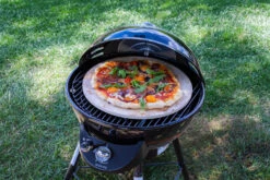 Outdoorchef Gas Kugelgrill Chelsea 420 G Pizzaofen - Pizza Chef Inkl. Grillfürst Pizzastein, Pizzaheber Und Pizzaschneider -Outdoor-Grillladen Outdoorchef Chelsea 420 G Gas Kugelgrill Pizzaofen 1