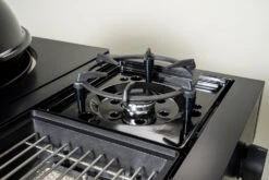 Outdoorchef Gas Kugelgrill Arosa 570 G Evo Black Style - Inkl. Blazing-/Cooking Zone Kit Plus Und Plancha -Outdoor-Grillladen Outdoorchef Cooking Zone Blazing Zone Kit Arosa 1