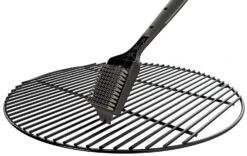 Outdoorchef Grillbürste Mit Nylonborsten Groß, 44,5 Cm 7 Outdoorchef Grillbürste Mit Nylonborsten Groß, 44,5 Cm -Outdoor-Grillladen Outdoorchef Grillbuerste Nylonborsten gross Anwendung02