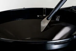 Outdoorchef Trichter Reinigungsset Für EASY FLIP Trichter -Outdoor-Grillladen Outdoorchef Trichter Schaber Anwendung01 1