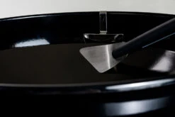 Outdoorchef Trichter Reinigungsset Für EASY FLIP Trichter -Outdoor-Grillladen Outdoorchef Trichter Schaber Anwendung02 1