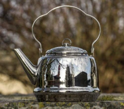 Petromax Teekessel Tk2 (3 Liter) 8 Petromax Teekessel Tk2 (3 Liter) -Outdoor-Grillladen Petromax Edelstahl Teekessel 3000ml Lifestyle01