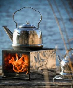 Petromax Teekessel Tk2 (3 Liter) 9 Petromax Teekessel Tk2 (3 Liter) -Outdoor-Grillladen Petromax Edelstahl Teekessel 3000ml Lifestyle02