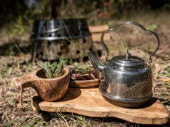 Petromax Teekessel Edelstahl Tk0.8 (800 Ml) -Outdoor-Grillladen Petromax Edelstahl Teekessel 800ml Lifestyle02