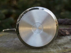 Petromax Teekessel Tk2 (3 Liter) 7 Petromax Teekessel Tk2 (3 Liter) -Outdoor-Grillladen Petromax Edelstahl Teekessel tk2 Boden