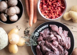 Petromax Emaille Teller / Ø22 Cm / Schwarz, 2 Stück -Outdoor-Grillladen Petromax Emaille Teller 22cm schwarz Lifestyle02