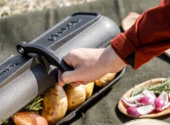 Petromax Kartoffelbräter XL Aus Gusseisen -Outdoor-Grillladen Petromax Gusseisen Kartoffelbraeter gross gefuellt