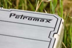 Petromax Haft-Auflage Für Kühlbox Kx50 Grau Mit Linien -Outdoor-Grillladen Petromax Haftauflage Kuehlbox grau Linien Detail 1