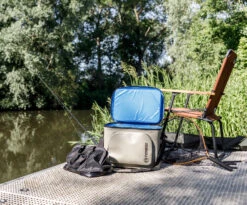 Petromax Kühltasche 22 Liter / Sandfarben -Outdoor-Grillladen Petromax Kuehltasche 22Liter sand Lifestyle