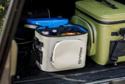 Petromax Kühltasche 8 Liter / Sandfarben -Outdoor-Grillladen Petromax Kuehltasche 8Liter sand Lifestyle