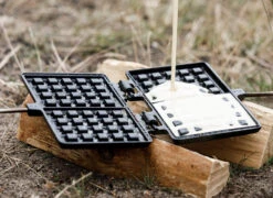 Petromax Waffeleisen Kurz -Outdoor-Grillladen Petromax Waffeleisen kurz Anwendung01