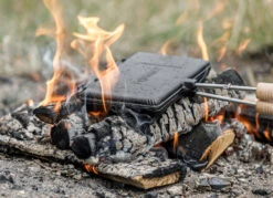 Petromax Waffeleisen Kurz -Outdoor-Grillladen Petromax Waffeleisen kurz Anwendung02