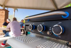 Pit Boss Plancha Grill Ultimate Plancha 3-Brenner - Mit Untergestell -Outdoor-Grillladen Pit Boss Planchagrill 3 Brenner Temperaturregler