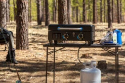 Pit Boss Plancha Grill Ultimate Plancha 2-Brenner - Mit Untergestell -Outdoor-Grillladen Pit Boss Planchagrill Tischgrill Ultimate 2 Brenner