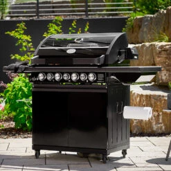 Rösle Gasgrill Magnum PRO G4-S Inkl. Abdeckhaube - Modell 2023 -Outdoor-Grillladen Roesle Magnum PRO G4 S Lifestyle