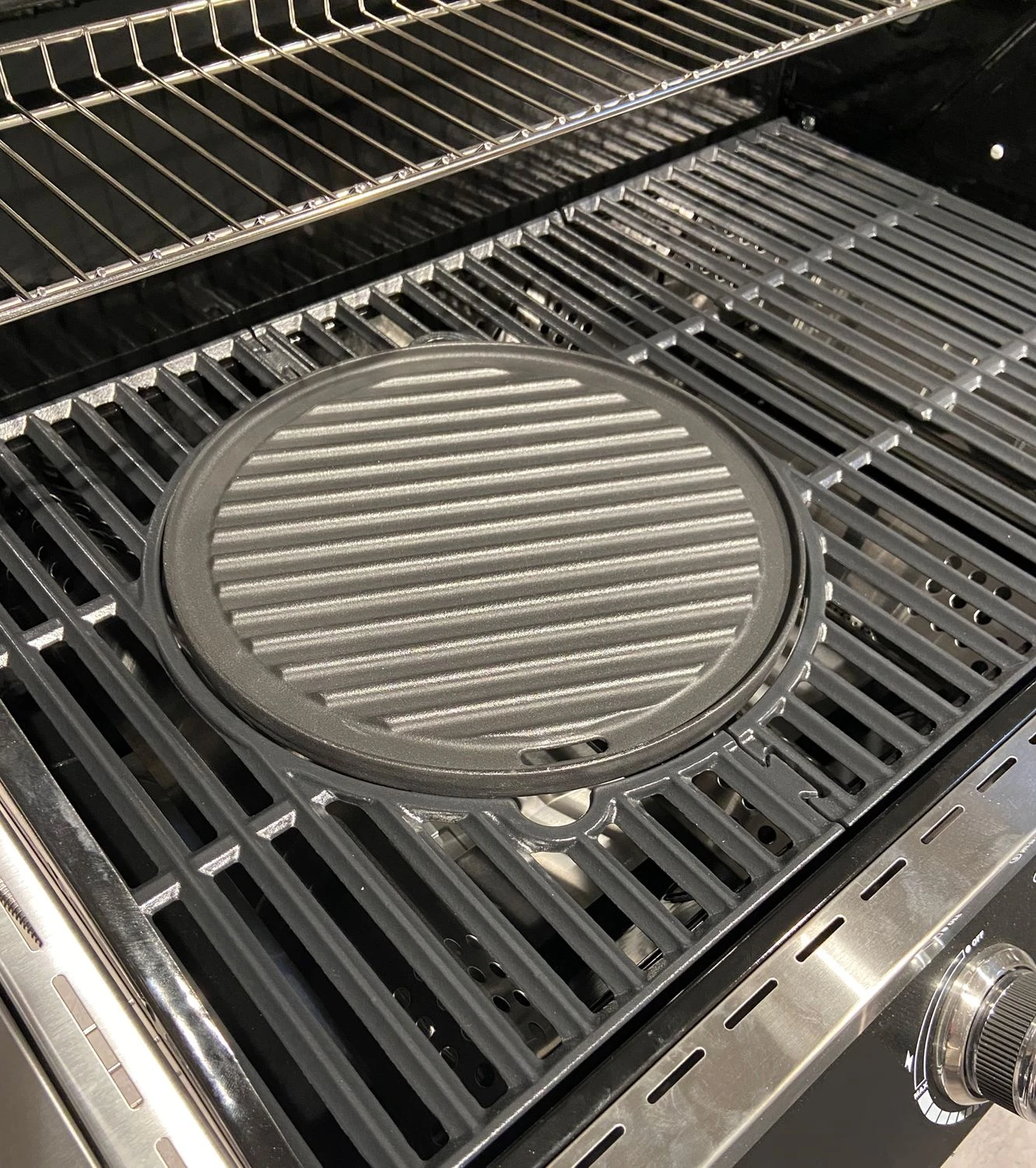 Rösle Vario Grillrost Einsatz: Grillplatte / Gussplatte Rund Ø 30cm 2 Rösle Vario Grillrost Einsatz: Grillplatte / Gussplatte Rund Ø 30cm – Bild 2