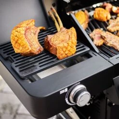 Rösle Gasgrill Videro G4-S Vario+ Nero Schwarz - Modell 2023 - X-DEAL Inkl. Abdeckhaube Und Grillplatte 29 Rösle Gasgrill Videro G4-S Vario+ Nero Schwarz - Modell 2023 - X-DEAL Inkl. Abdeckhaube Und Grillplatte -Outdoor-Grillladen Roesle Videro G4 S Vario NERO Primezone Gussrost