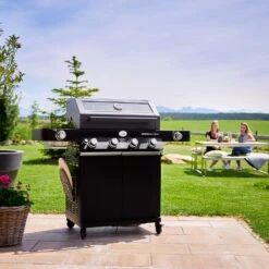 Rösle Gasgrill Videro G4-S Vario+ Nero Schwarz - Modell 2023 - X-DEAL Inkl. Abdeckhaube Und Grillplatte 27 Rösle Gasgrill Videro G4-S Vario+ Nero Schwarz - Modell 2023 - X-DEAL Inkl. Abdeckhaube Und Grillplatte -Outdoor-Grillladen Roesle Videro G4 S Vario NERO matt schwarz Vario Halter