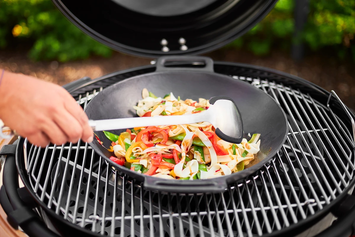 Rösle BBQ Woklöffel Mit Silikonrand - 40 Cm 1 Rösle BBQ Woklöffel Mit Silikonrand - 40 Cm